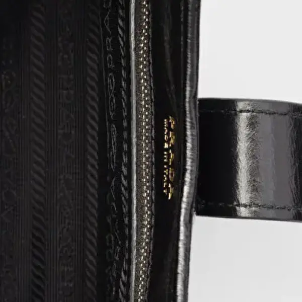 Medium leather tote bag